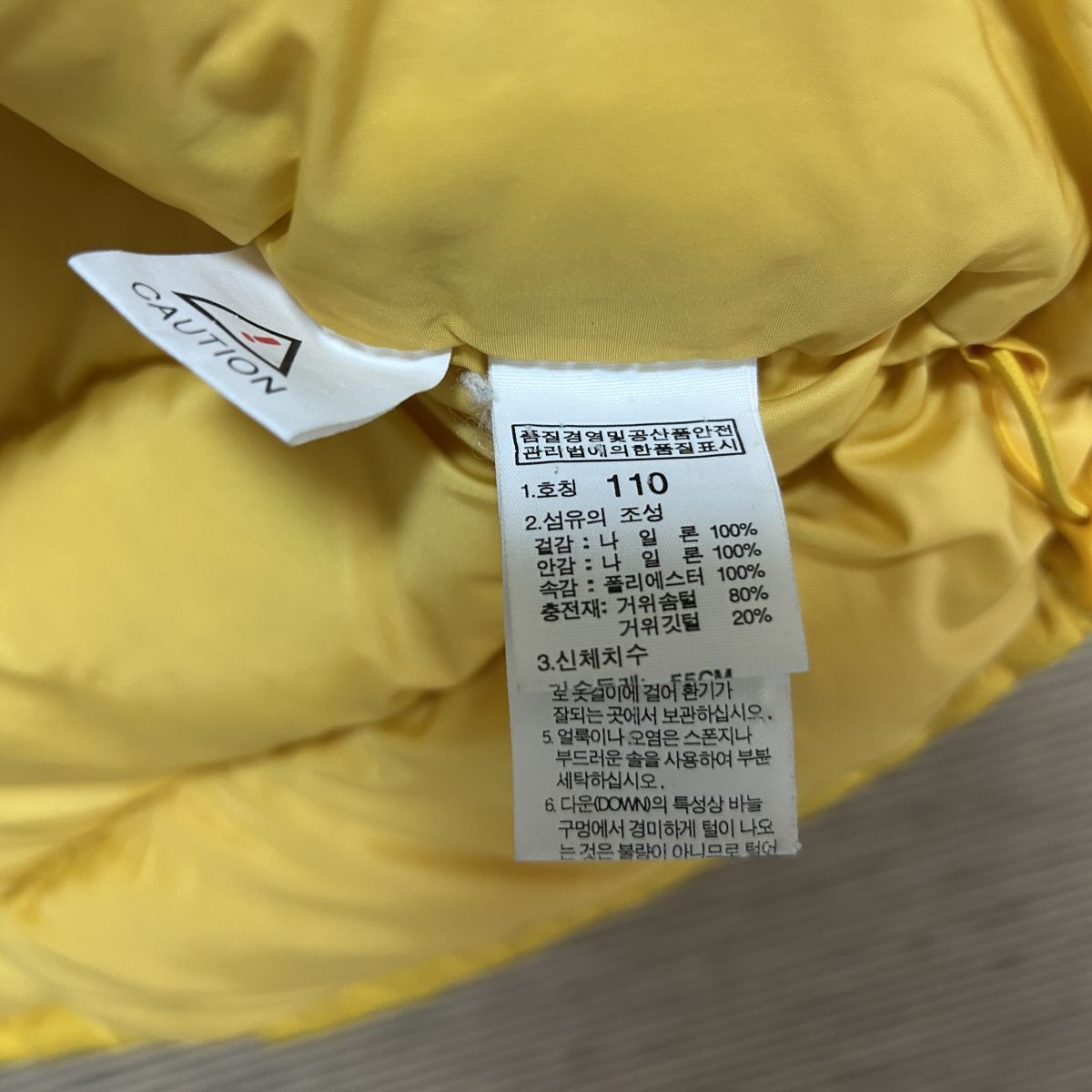 ノースフェイス ダウンジャケット 子供110 キッズ グリーンイエロー刺繍 H1 古着 入手困難 激レア 希少 人気 ワンポイントロゴ_画像10