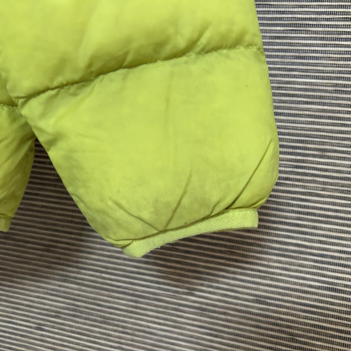 ノースフェイス 中綿ジャケット　黒黄緑　子供110キッズ　刺繍TBALL　G0 古着　入手困難　激レア　希少　人気グリーンイエローワンポイント_画像7