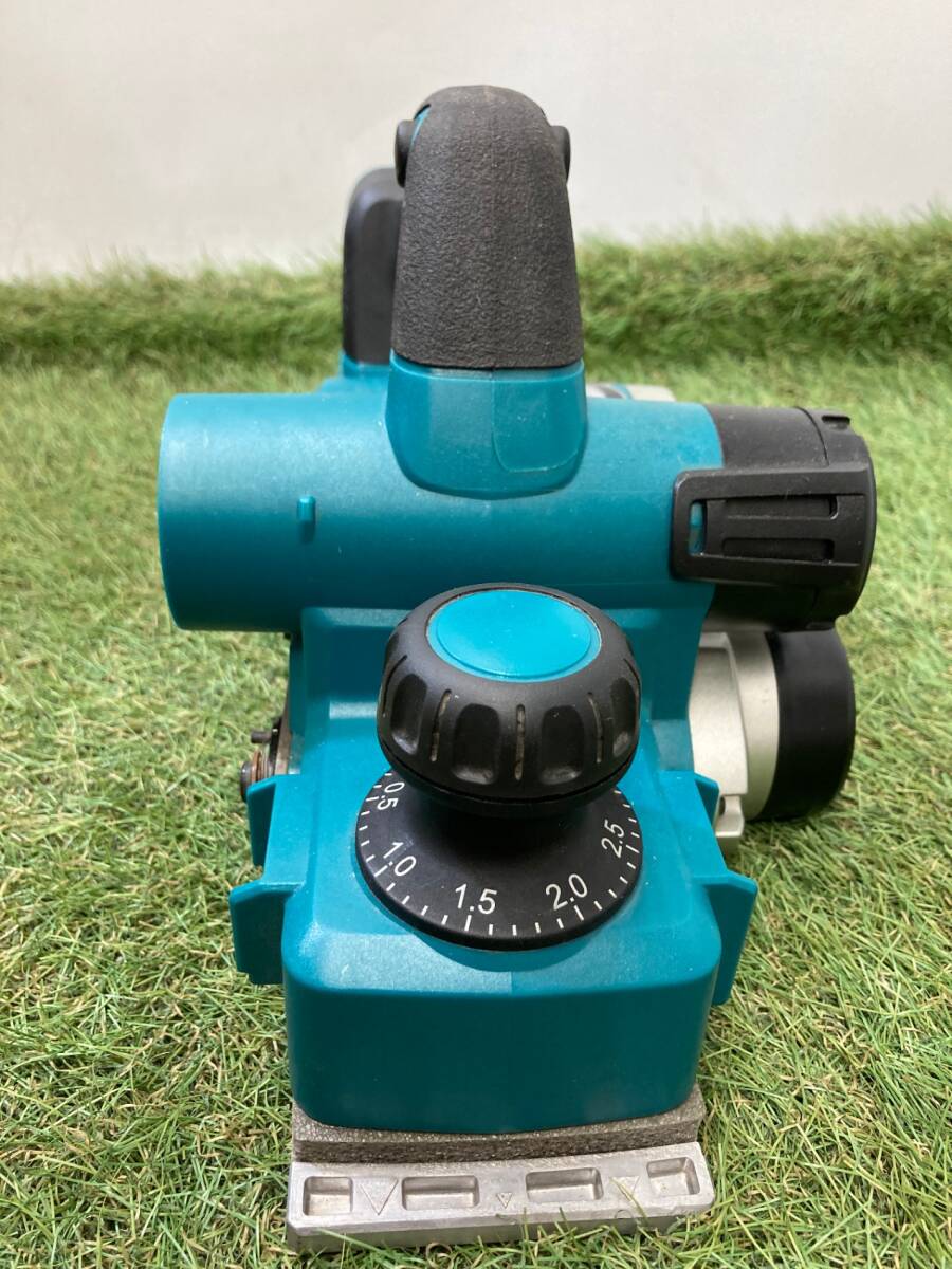 【中古品】★makita(マキタ) 82㎜18v充電式カンナ (本体のみ) KP181DZ ITPJ58EYCJNW_画像5