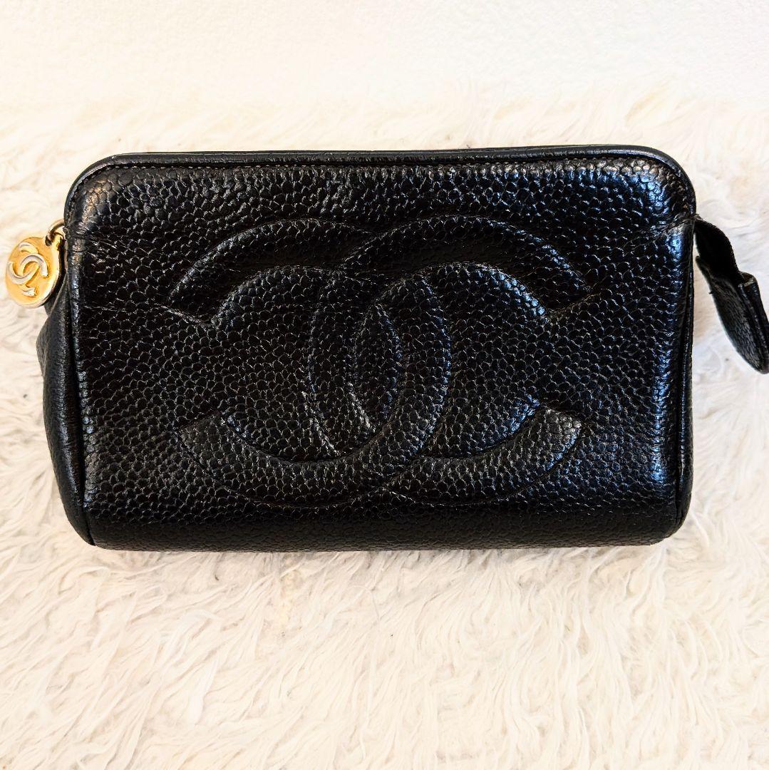 CHANEL キャビアスキン レザーポーチ ブラック ココマーク チャーム付 ヴィンテージ ステッチ 黒 レディース スクエア 本革 小物入れ  _画像2