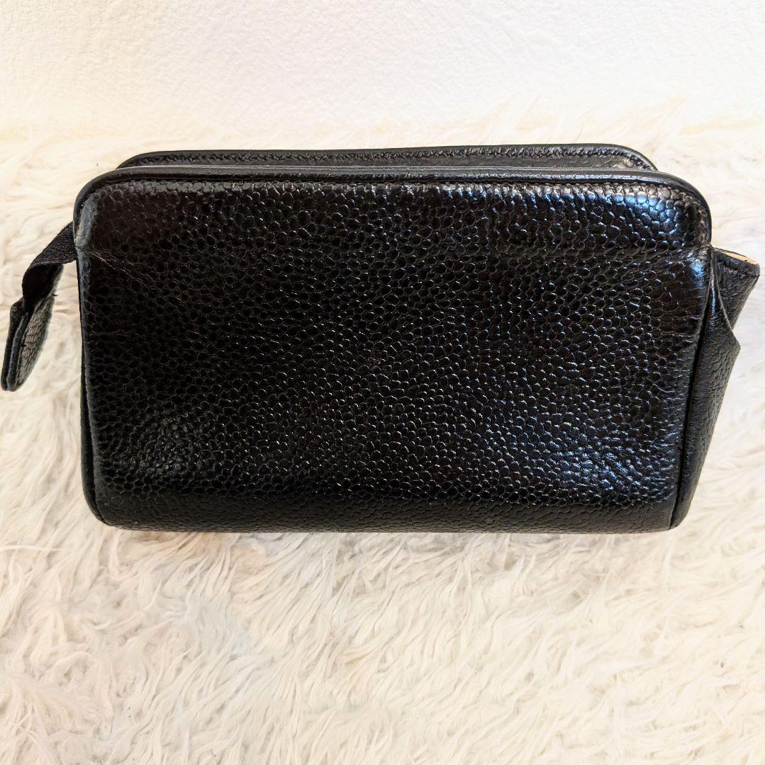 CHANEL キャビアスキン レザーポーチ ブラック ココマーク チャーム付 ヴィンテージ ステッチ 黒 レディース スクエア 本革 小物入れ  _画像3