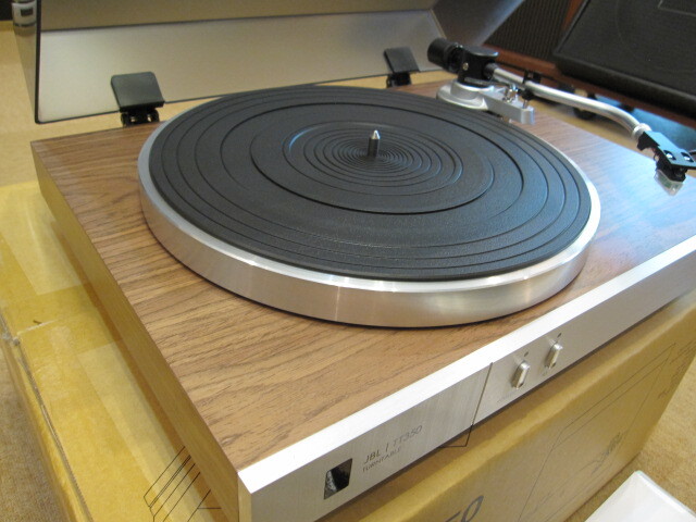 展示品半額以下スタート　ＪＢＬ　レコードプレーヤー　TT350　少々使用_画像3