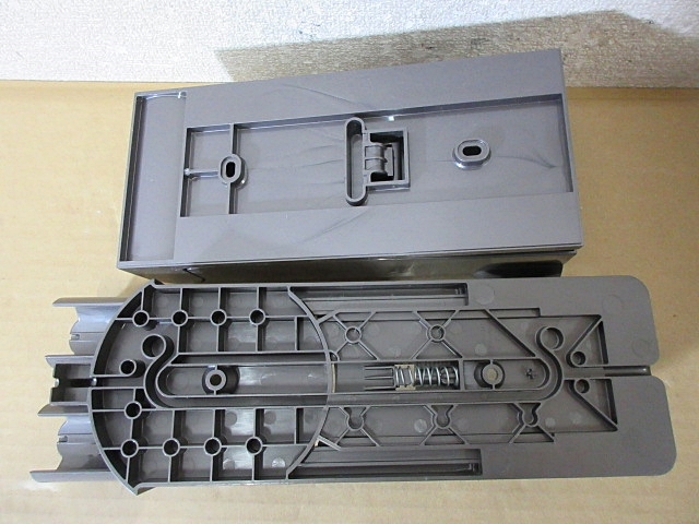 S6888 ジャンク まとめて dyson ダイソン コードレスクリーナー ヘッド ノズル 充電器 パーツ 対応機種不明 現状渡し_画像7