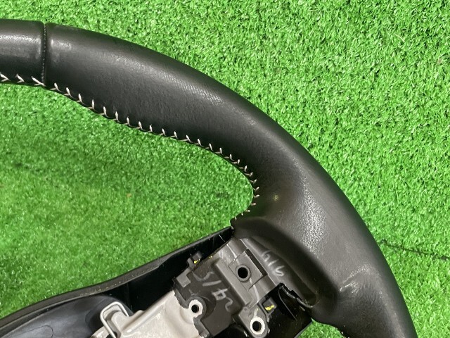 50606★H29年★DAA-NHP170G シエンタ HV★純正 レザーステアリングホイール★ステッチ白【45100-52610-C0】_画像4