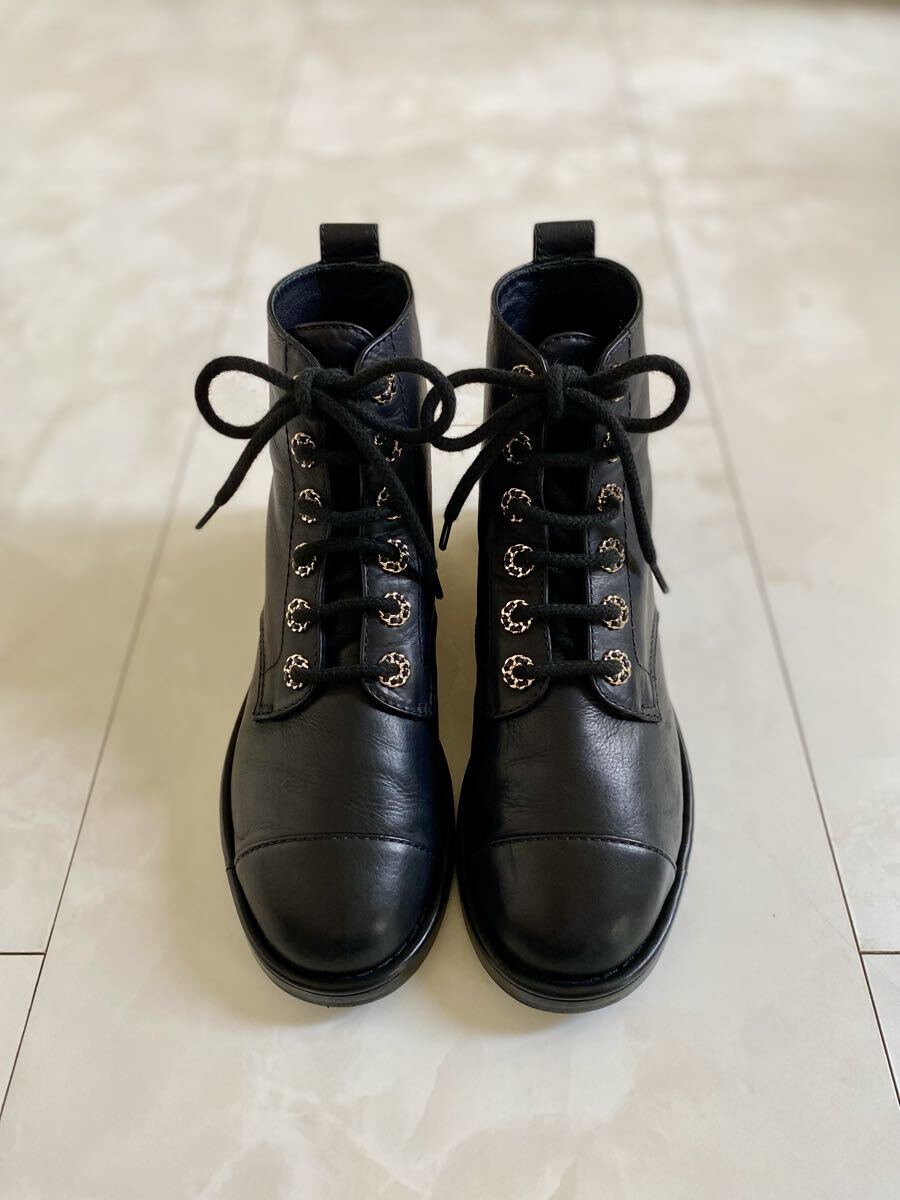 美品 シャネル チェーン ロゴ アンクル ショート ブーツ 37 24cm ブラック ゴールド 黒 箱付属 CHANEL_画像7