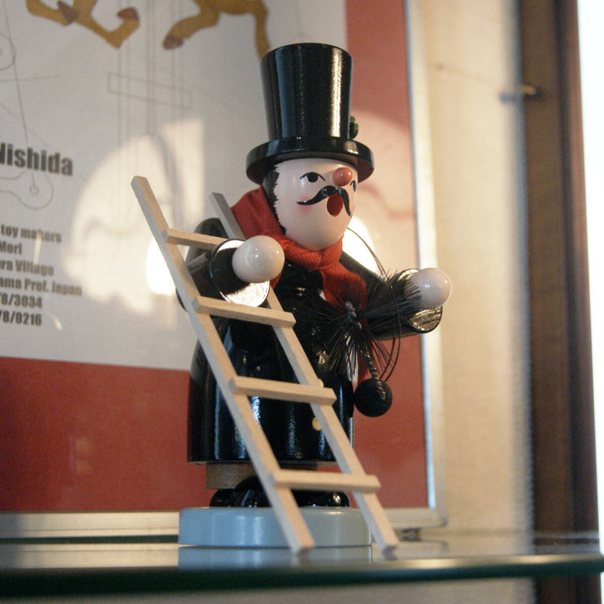 6402h-1【煙出し人形 幸運の 煙突掃除屋 18cm★ ドイツ Gahlenz ガーレンツ社】木製 木工 伝統工芸品 民芸 アンティーク ヴィンテージ◎_画像3