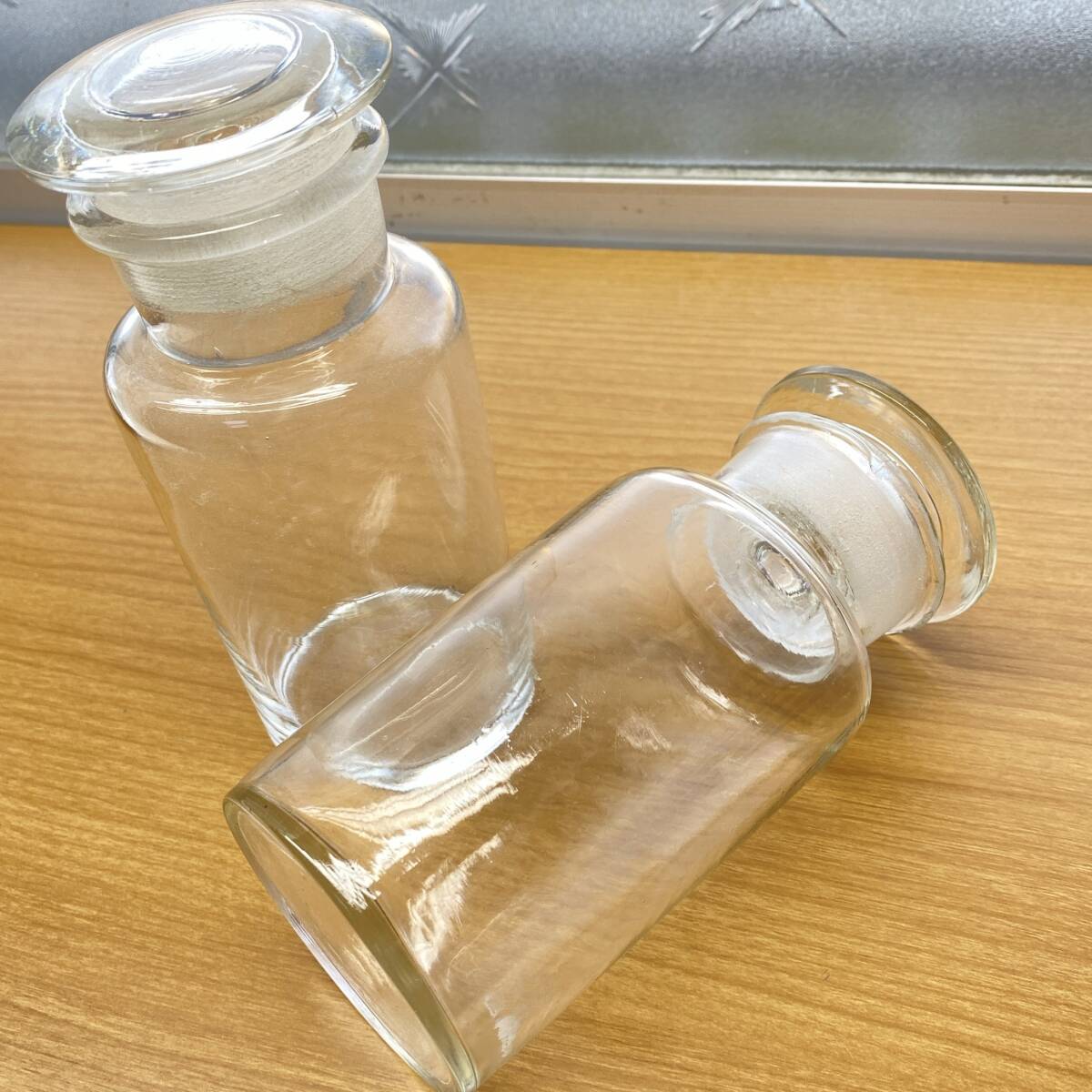 レトロ 古い薬瓶 標本瓶 蓋付 ガラス瓶 保存瓶 メディシンボトル ガラス容器 2点セット_画像3