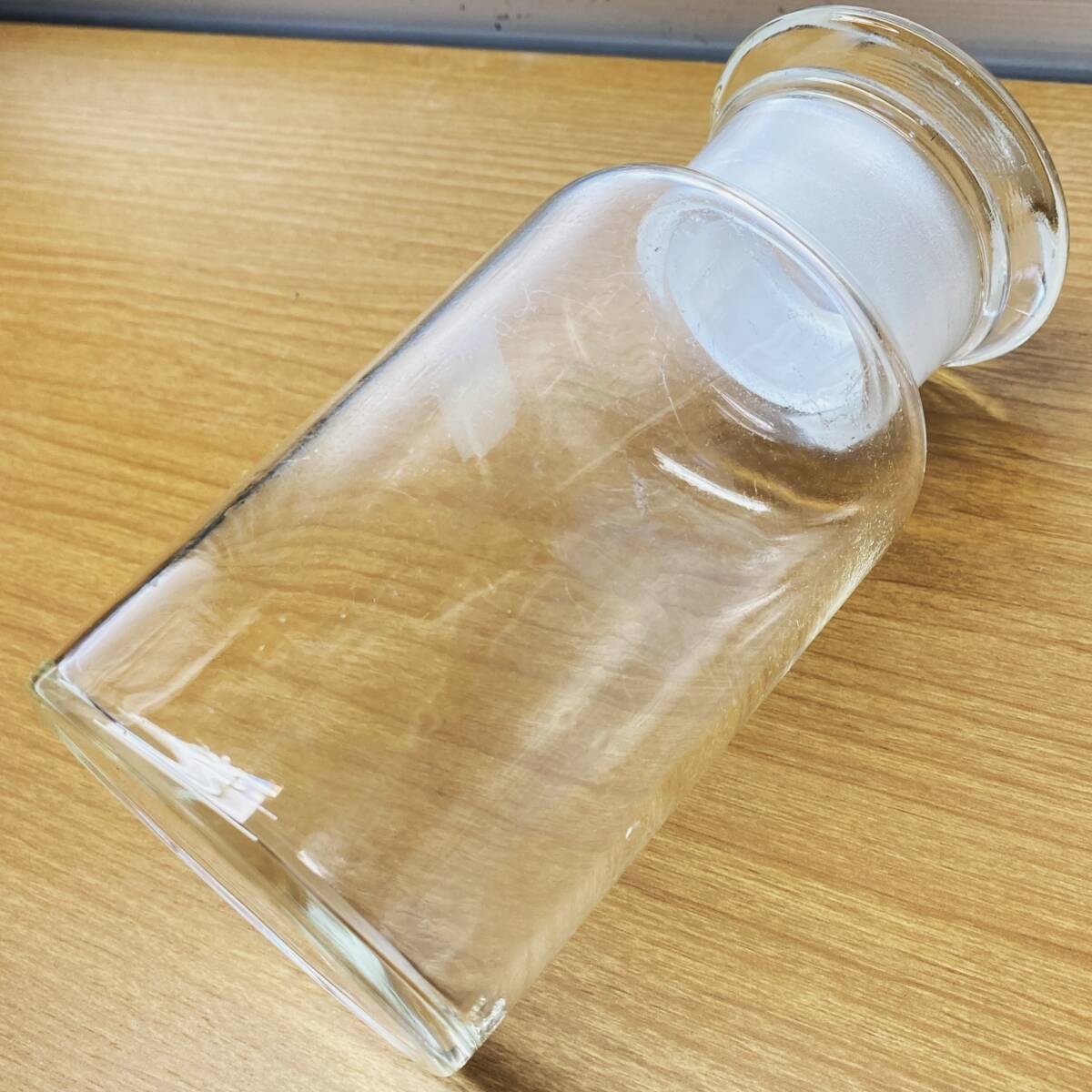 B レトロ ガラス瓶 中 古い薬瓶 標本瓶 蓋付 保存瓶 メディシンボトル ガラス容器_画像9