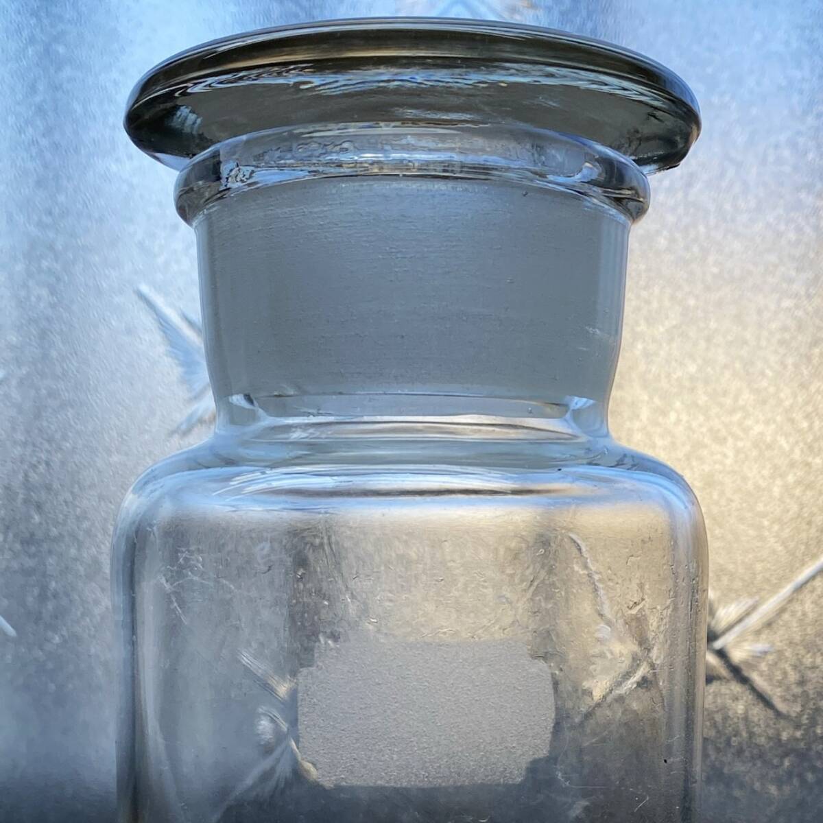 B レトロ ガラス瓶 中 古い薬瓶 標本瓶 蓋付 保存瓶 メディシンボトル ガラス容器_画像3