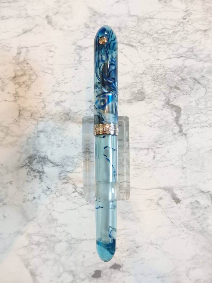 ◆【未使用・新品】【送料410円~】 ビスコンティ ミレニアムアーク ブルースケルトン万年筆 ペン先:バイカラー18K750ソリッドゴールド F_画像3