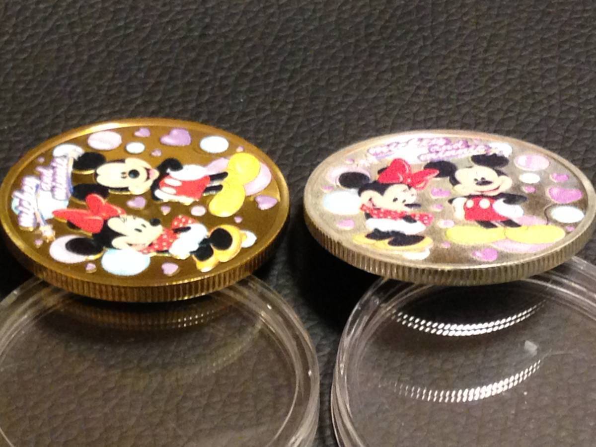 X71-31)海外丸形記念金貨、銀貨、カラーコイン、メダル*ミッキー＆ミニー*参考品2枚まとめ_画像7
