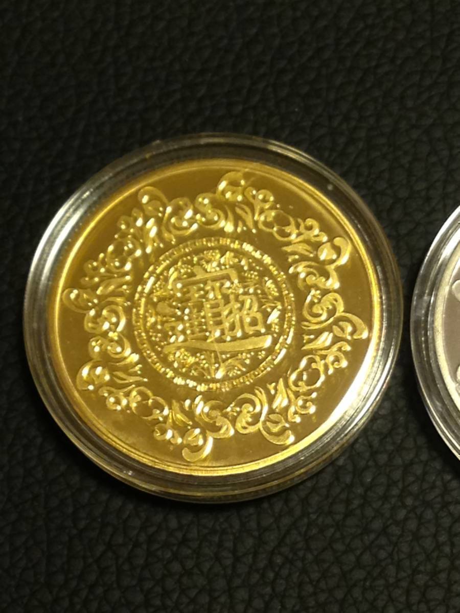 X71-31)海外丸形記念金貨、銀貨、カラーコイン、メダル*ミッキー＆ミニー*参考品2枚まとめ_画像5