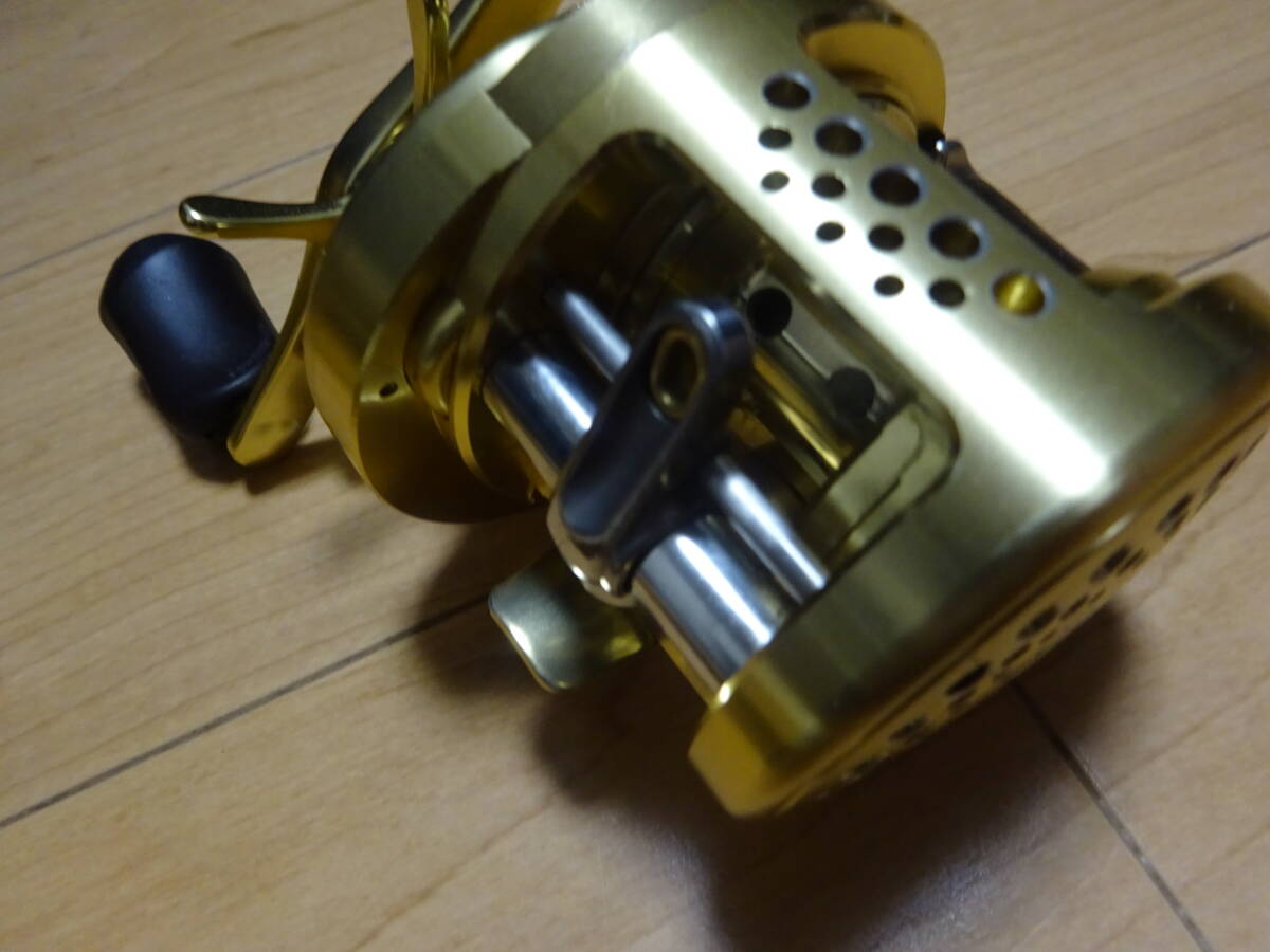 極美品 シマノ 01 カルカッタコンクエスト200_画像6