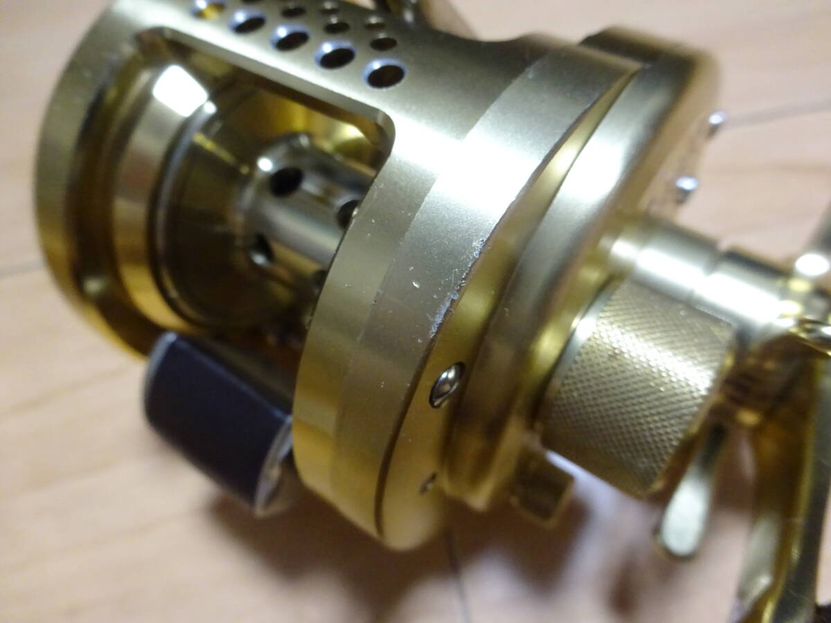 極美品 シマノ 01 カルカッタコンクエスト200_画像3