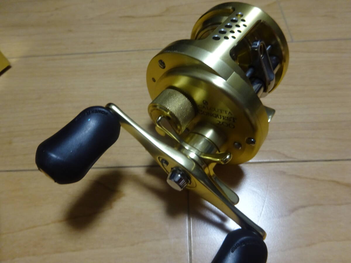 極美品 シマノ 01 カルカッタコンクエスト200_画像2