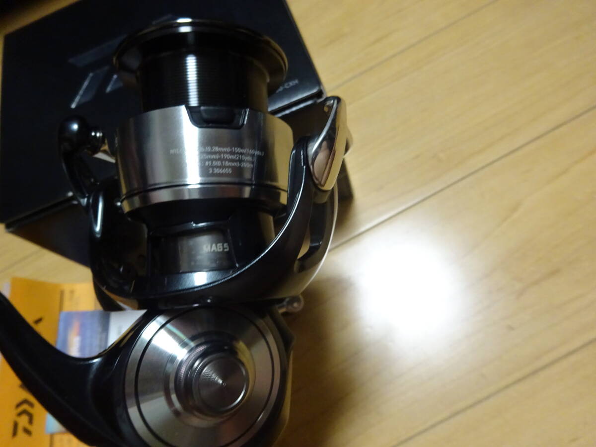 極美品 ダイワ 24セルテート LT 4000CXH_画像2