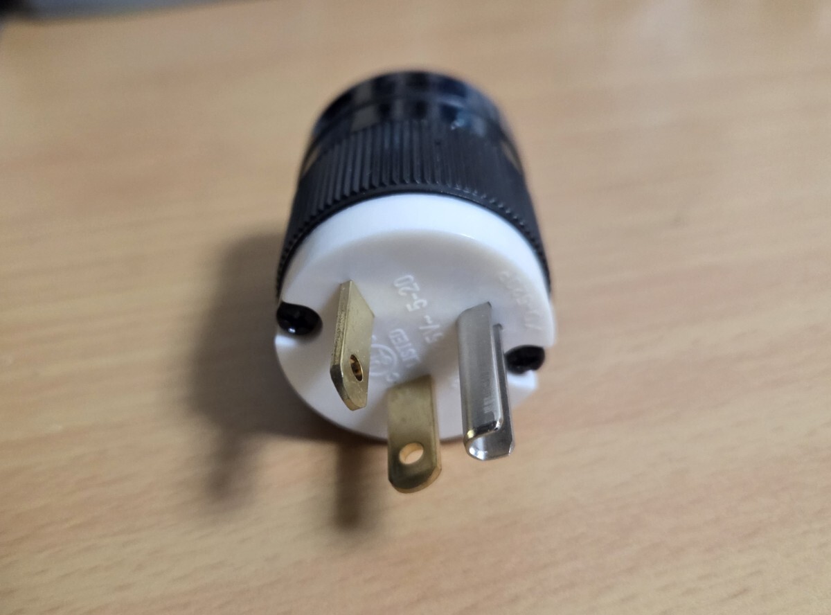 電源プラグ1個　無メッキ真鍮です。残り2個です。_画像1