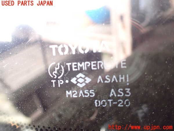 1UPJ-25011370]ハイエースワゴン100系(KZH106W)右サイドセンターガラス M2A55 中古