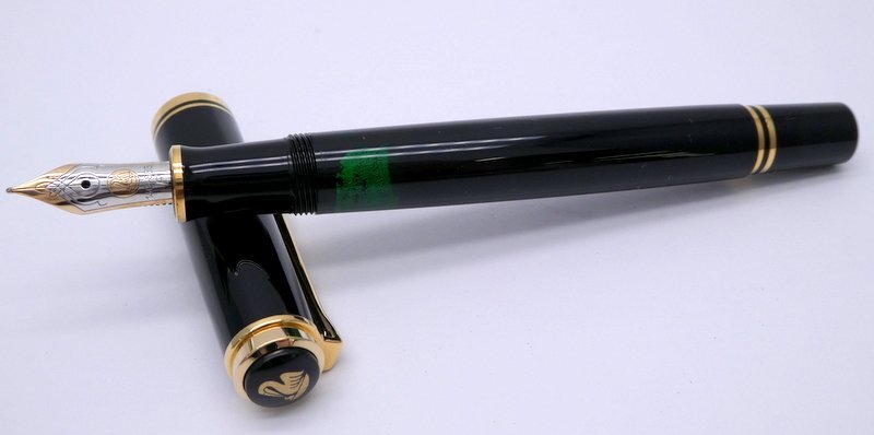 万年筆 PELIKAN ペリカン スーベレーン M400 ブラックxゴールド ペン先 14C-585 F 筆記用具 文房具 1円~ K0307_画像1