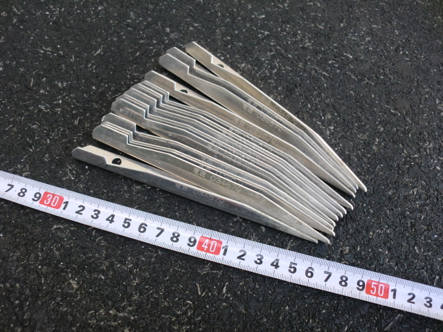 アルミ　軽量ペグ　Vペグ　意匠034679　13本セット　160ｍｍ_画像1
