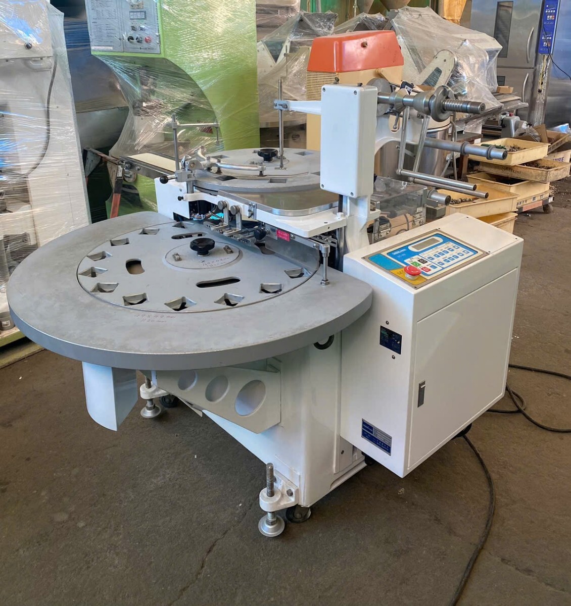 川島製作所 角折包装機型式: GW-4KSMC 動作確認済 三相200V　包装機製菓製パン和菓子業務用_画像1