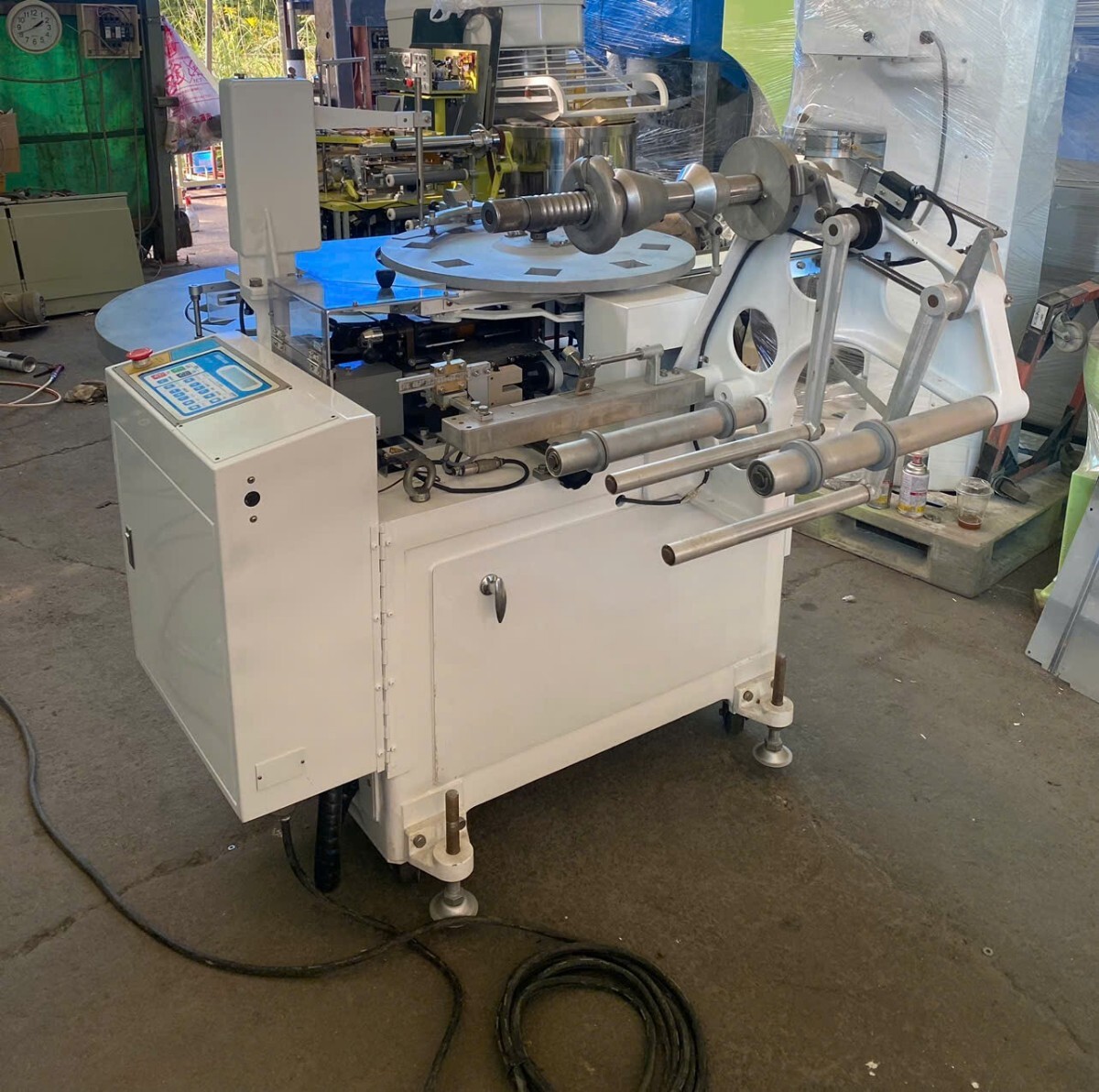 川島製作所 角折包装機型式: GW-4KSMC 動作確認済 三相200V　包装機製菓製パン和菓子業務用_画像2