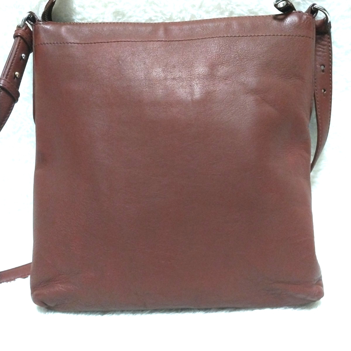 【美品】BALLY バリー Umas-sm GWLG ストライプ 本革 レザー パンチングレザー ゴールドロゴ刻印 斜め掛け ショルダーバッグ ブラウン _画像5