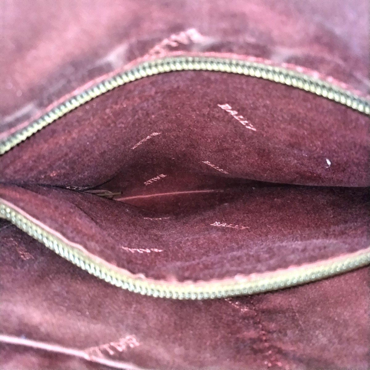 【美品】BALLY バリー Umas-sm GWLG ストライプ 本革 レザー パンチングレザー ゴールドロゴ刻印 斜め掛け ショルダーバッグ ブラウン _画像9