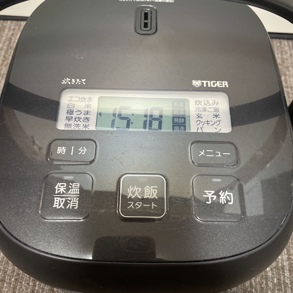 TIGER タイガー マイコンジャー炊飯器 JBS-A055 マットブラック　 3合炊き　ふっくらおいしい遠赤黒特厚釜　　2023年製　電源コードなし　_画像3