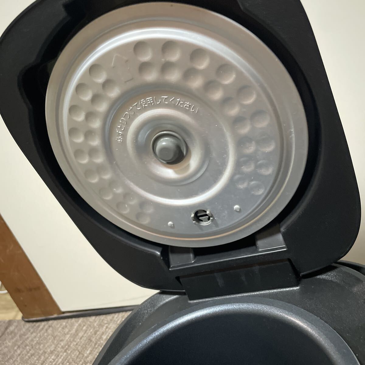 TIGER タイガー マイコンジャー炊飯器 JBS-A055 マットブラック　 3合炊き　ふっくらおいしい遠赤黒特厚釜　　2023年製　電源コードなし　_画像5