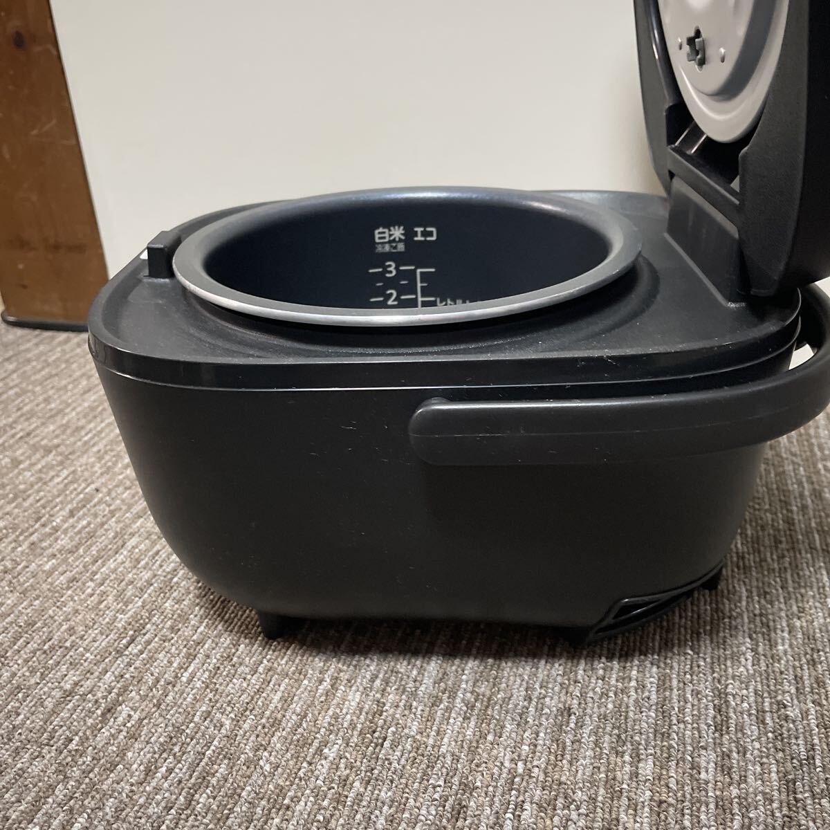 TIGER タイガー マイコンジャー炊飯器 JBS-A055 マットブラック　 3合炊き　ふっくらおいしい遠赤黒特厚釜　　2023年製　電源コードなし　_画像6