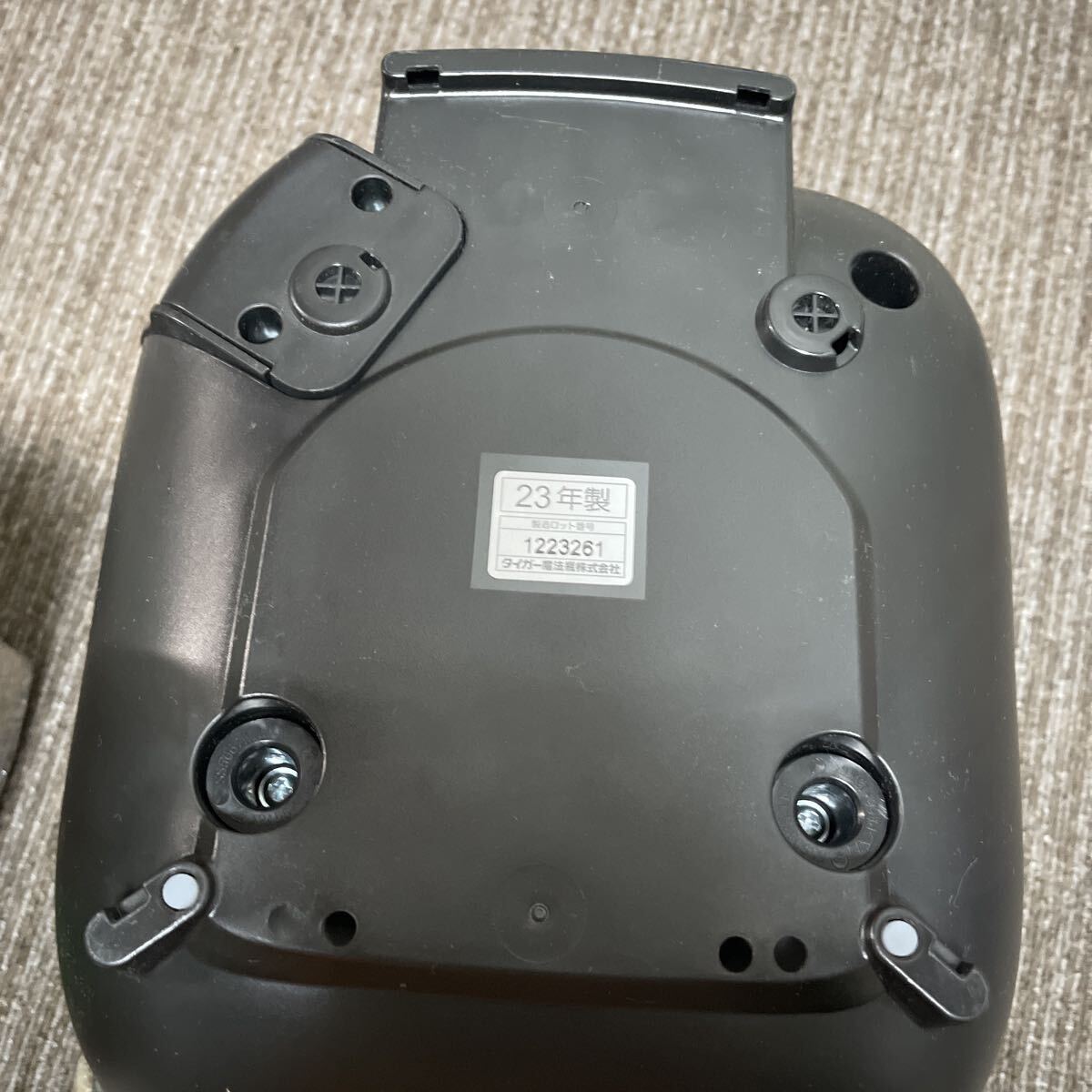 TIGER タイガー マイコンジャー炊飯器 JBS-A055 マットブラック　 3合炊き　ふっくらおいしい遠赤黒特厚釜　　2023年製　電源コードなし　_画像9