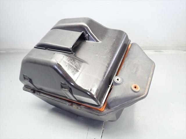 β250930-2 DUCATI ドゥカティ モンスター400 M400 ZDMM407 (H17年式) 純正 エアクリーナーボックス エアクリ 割れ無し!_画像4