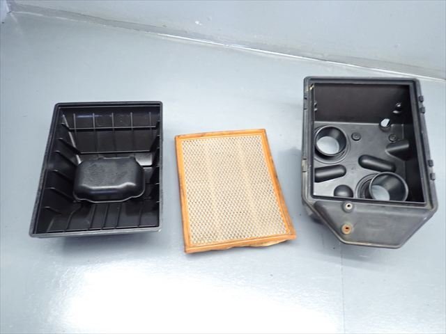 β250930-2 DUCATI ドゥカティ モンスター400 M400 ZDMM407 (H17年式) 純正 エアクリーナーボックス エアクリ 割れ無し!_画像6