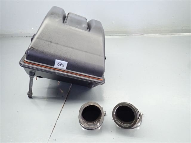 β250930-2 DUCATI ドゥカティ モンスター400 M400 ZDMM407 (H17年式) 純正 エアクリーナーボックス エアクリ 割れ無し!_画像1