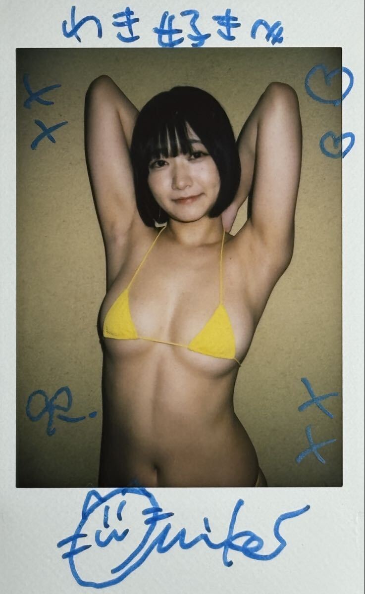 . месяц .. love делать ...DVD фотосъемка площадка Cheki с автографом  . месяц .. love делать ...DVD фотосъемка площадка Cheki с автографом