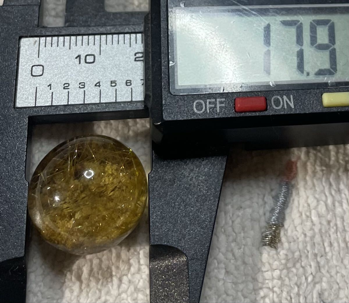 タイチンルチルクォーツ 丸玉 062 水晶 クリスタル 天然石 魔除 財運 金運 パワーストーン 幸運 風水晶 ガーデンクォーツ共生_画像6