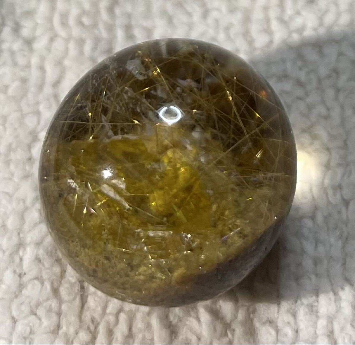 タイチンルチルクォーツ 丸玉 062 水晶 クリスタル 天然石 魔除 財運 金運 パワーストーン 幸運 風水晶 ガーデンクォーツ共生_画像3