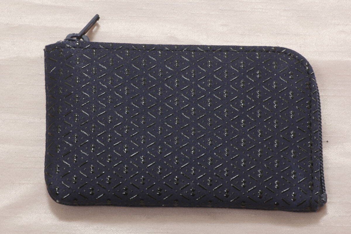 ☆新品・未使用☆　甲州印伝　印傳屋　小銭入01　Ｎo.1001　瓢箪柄　紺×黒　_画像2