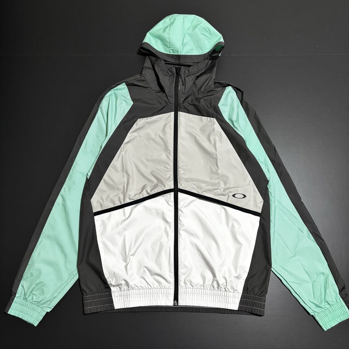 【未使用級】OAKLEY オークリー FOA402408 ナイロンジャケット ウィンドジャケット 撥水 スポーツ トレーニング グレー×ミント メンズ L_画像1