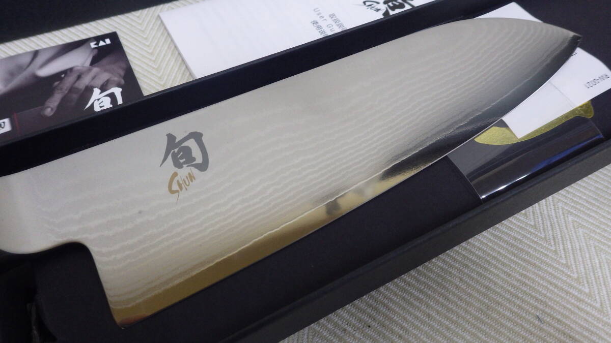 未使用 貝印 KAI 「旬」 DM0702W  classic white santoku 三徳 最高峰 ダマスカス_画像2
