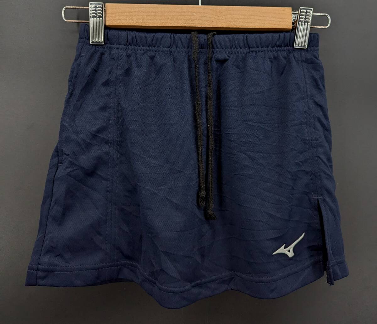 4696C 送料185円♪ Mizuno ミズノ ネイビー インナー一体型 レディース テニス スコート Mサイズ_画像1