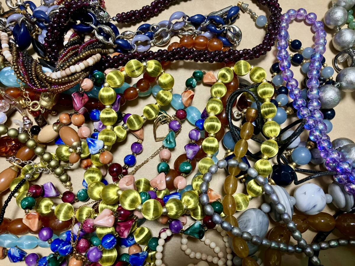 【まとめ売り 約3kg】ネックレス・ビーズ・アジアン風・パール調・天然石風など★ヴィンテージ/アンティーク/リメイク素材/アクセサリー_画像4