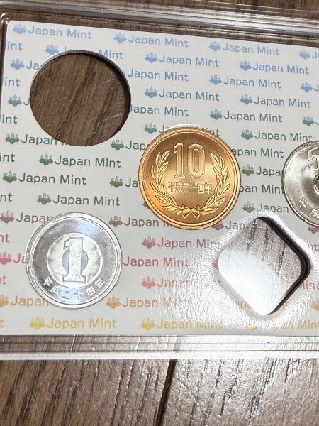 送込■平成24年 未使用 1円硬貨 5円硬貨 10円硬貨 50円硬貨 2012年 ミントセット出しの画像3