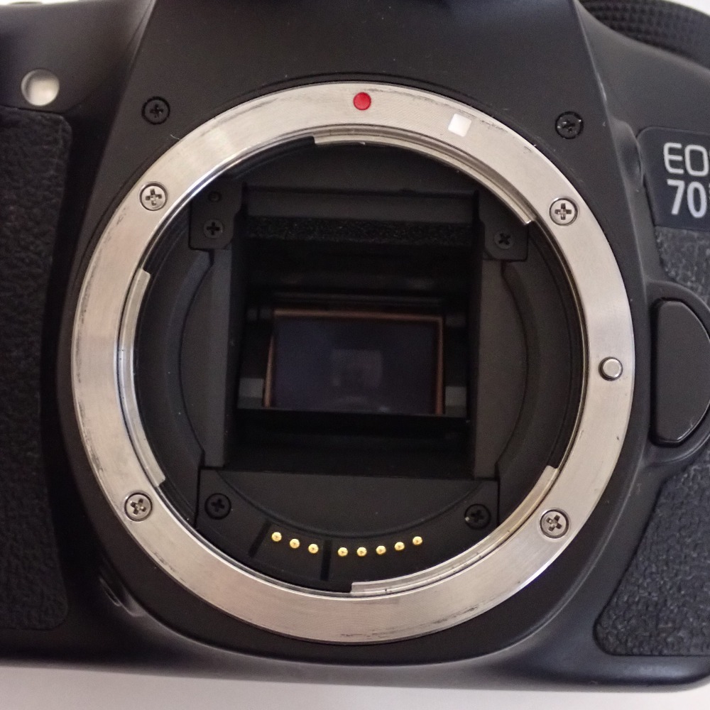 Th651611 キャノン デジタル一眼レフカメラ DS126411 EOS70D ボディ ブラック系 canon 中古_画像3