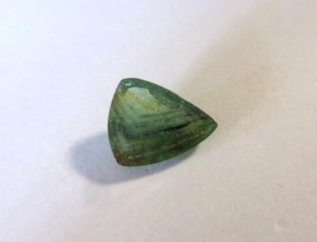 グリーンの模様　トルマリン　三角形　ルース1点　約2.7ct　#1000_画像2