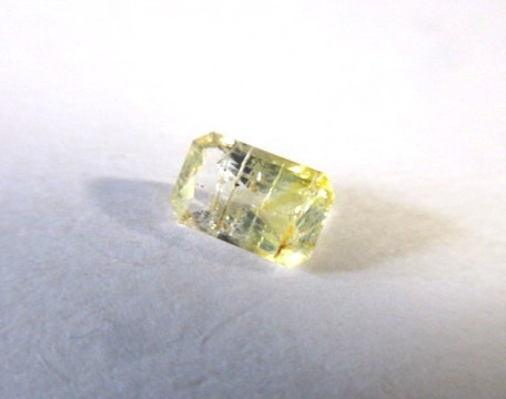 ロシア産 イエローインクルージョン・フェナカイト 長方形 ルース1点 約1ct #965_画像1