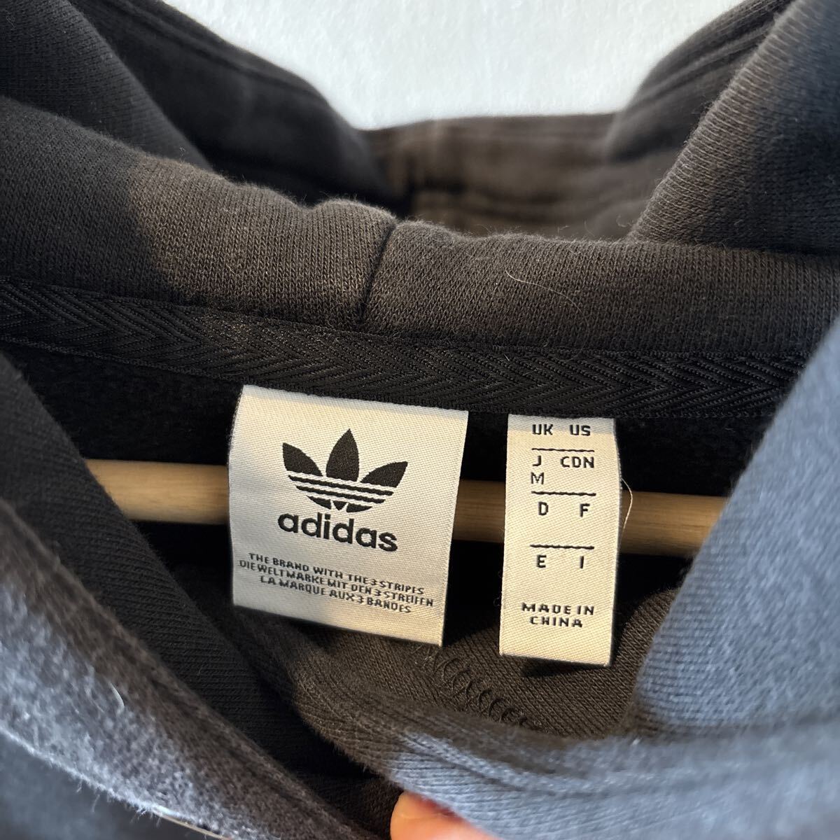 アディダス adidas パーカー 黒 古着 スウェット_画像2