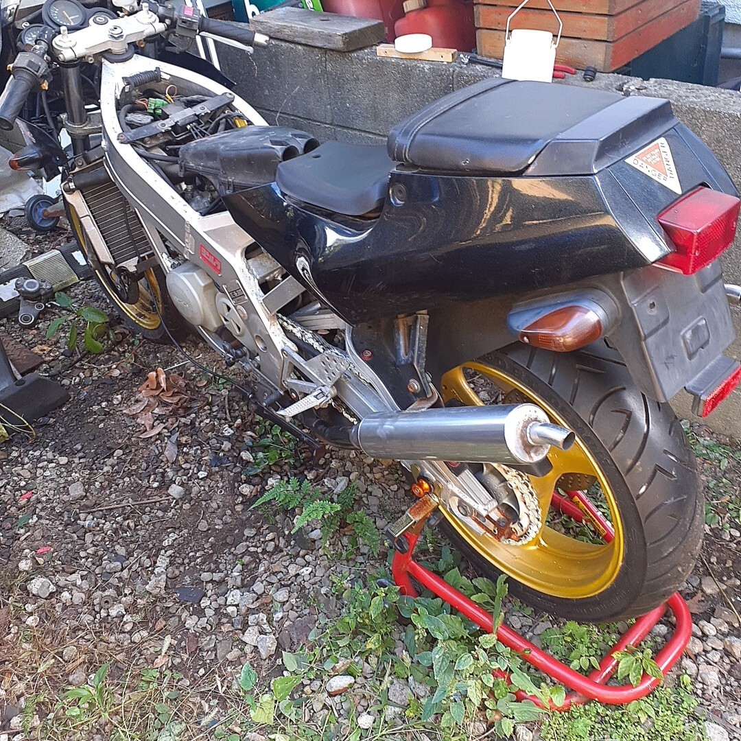 RGV250 ガンマ J型レストア ジャンク パーツ多数 実働 スズキ 書類有り_画像7