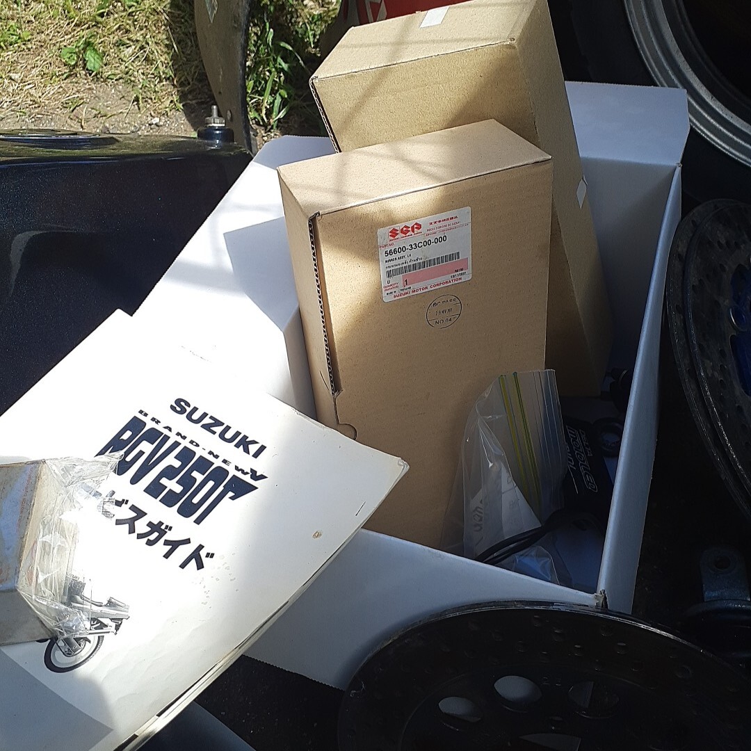 RGV250 ガンマ J型レストア ジャンク パーツ多数 実働 スズキ 書類有り_画像10